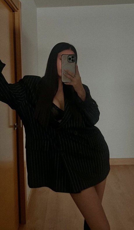 female influencer onlyfans beautiful naked picture