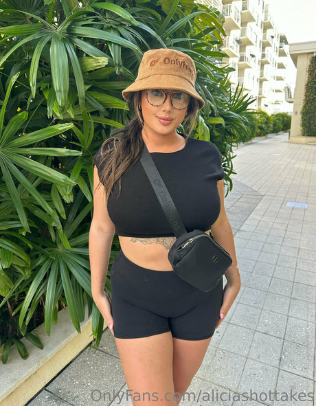 chubby goth onlyfans pornographic photos