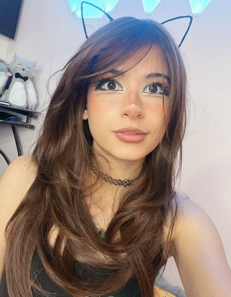 lesbian fingering onlyfans pornographic photos