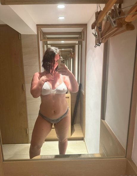 curvy shemale onlyfans exclusive gallery