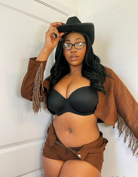 thick latina milf onlyfans free pic