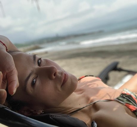 Zharick Leon adult model picture