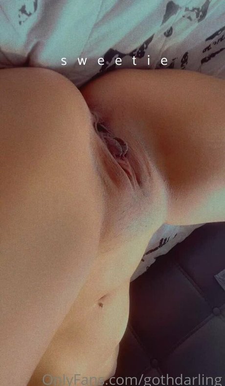 GothDarling porn star pictures