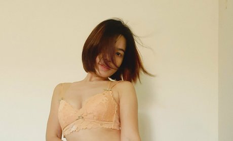 ninnie9595 nudes model image