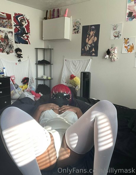 Sillymask model erotic photo