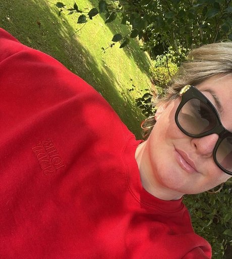 Rebecca Shortt model top img