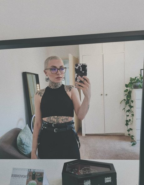 ohshannonsucks naked model archive