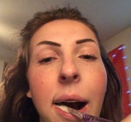 Megan Bitchell star sexy image