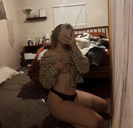 venuspiscessimp naked actress image