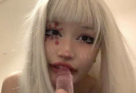 lewdcapy beautiful model image