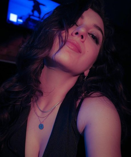 HannahBearsch beautiful model picture