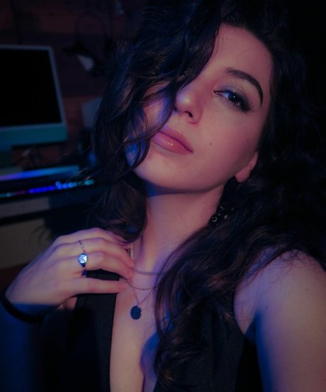 HannahBearsch nude model photos