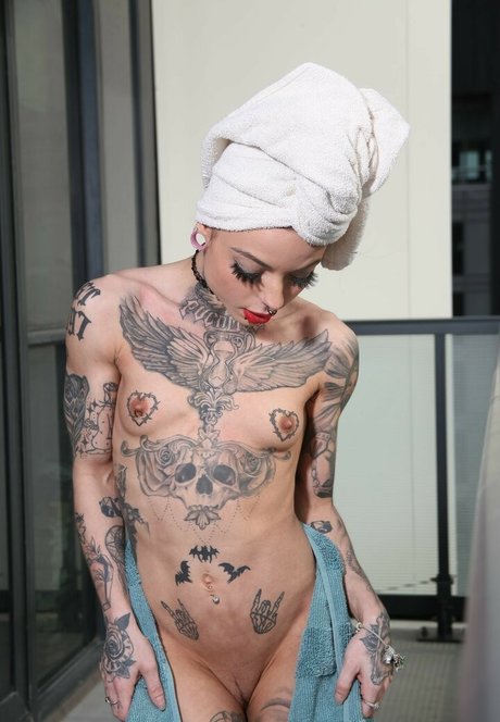 Luna Extreme hot actress photo