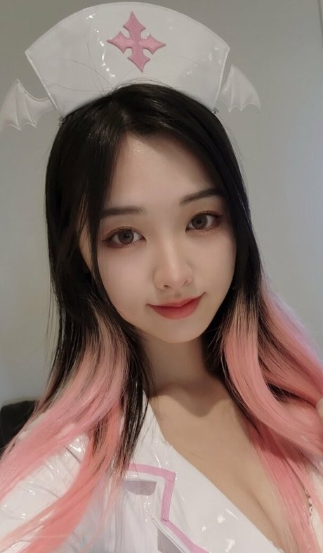 dear chuu naked actress gallery