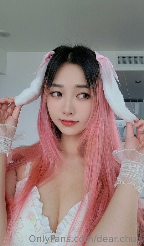 dear chuu pretty actress pic