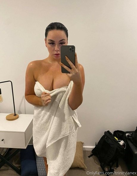 athletic milf onlyfans top img