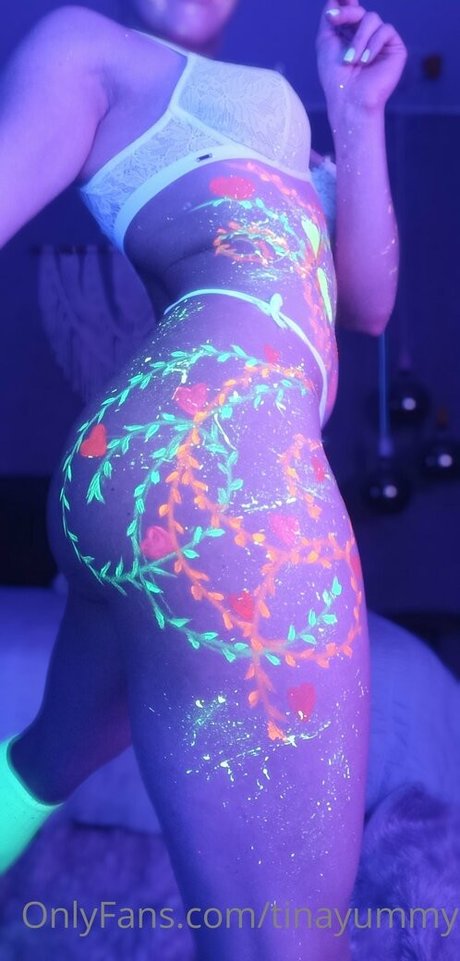 tiny onlyfans hot naked photo