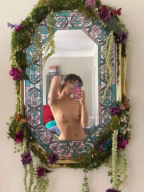 Shea Briar naked model img