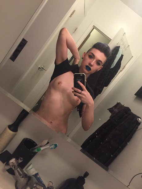 nude strip onlyfans top image