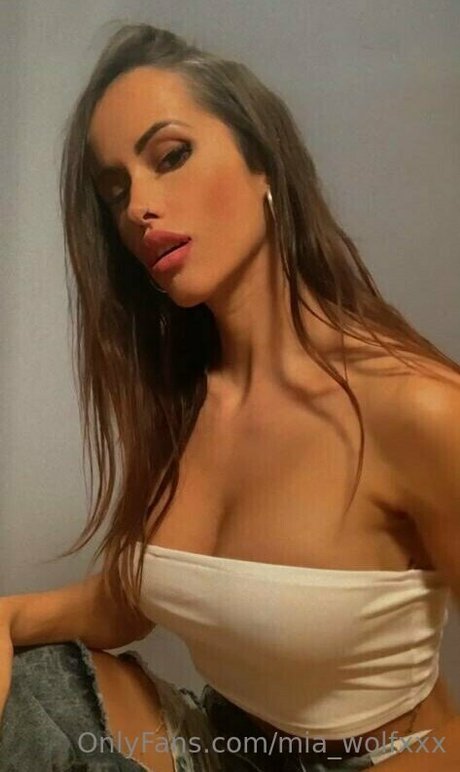 Mia Wolf X model nudes gallery
