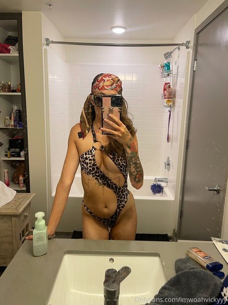 Woah Vicky art star image