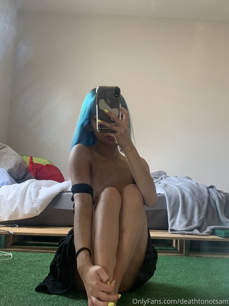 thisbicthdied model nudes pic