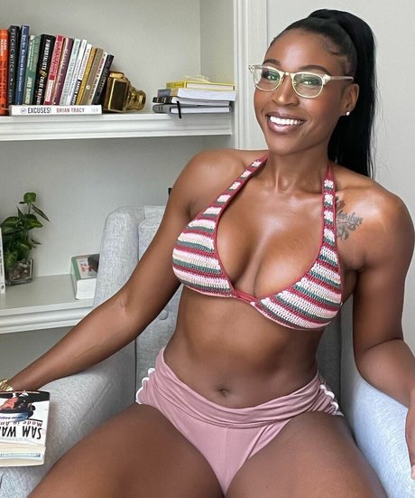 Morgan Dawson model photo