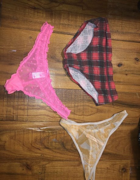 lesbian fingering onlyfans pretty pic