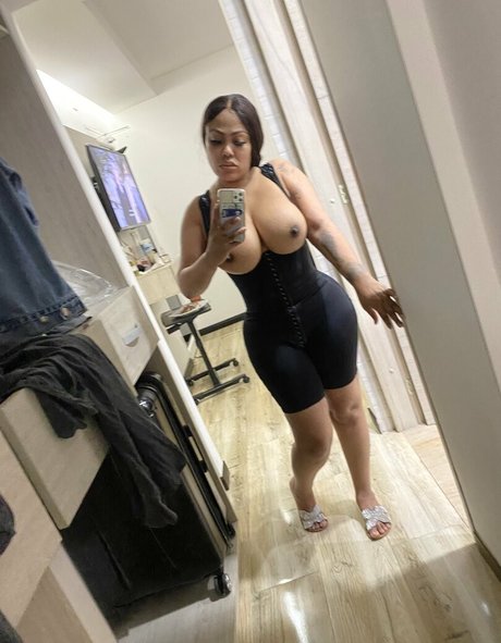 Lacey Duvalle Images