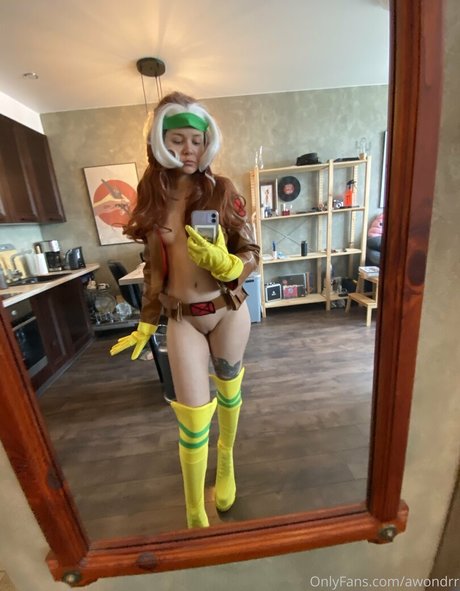 awondrr model nude archive