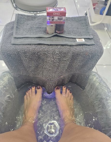 sweetfeet2187 erotic star pics