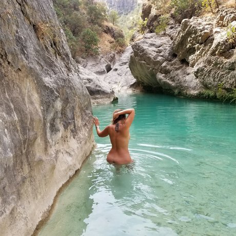 pale teen onlyfans naked image