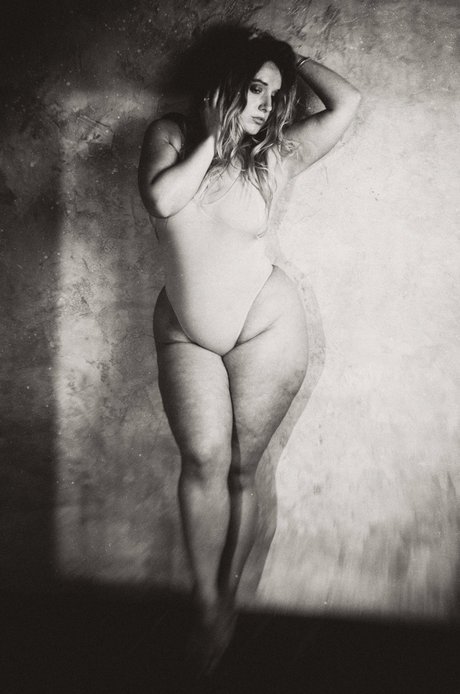 Summers VonHesse pornstar naked photos