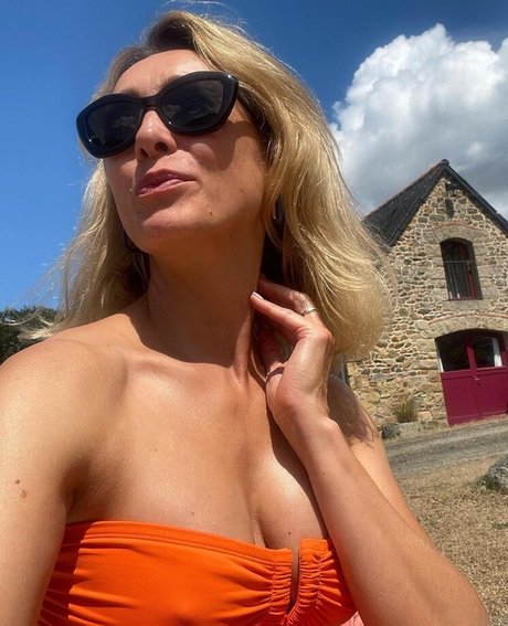 milf strip onlyfans pornos img