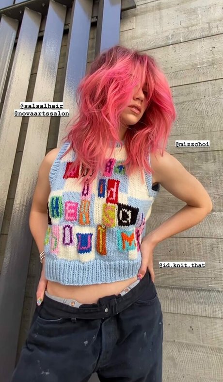 Emily Rudd star art images