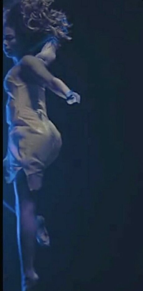 Emily Rudd hot actress image