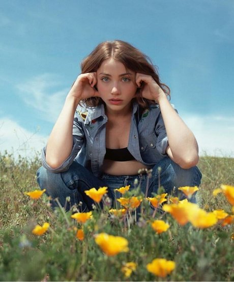 Emily Rudd model xxx img