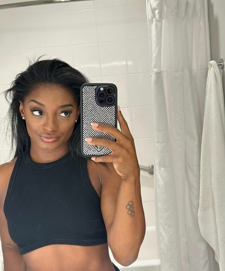 Simone Biles pornographic actress pic