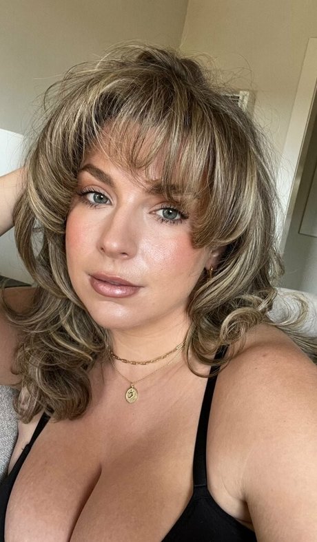 red hair onlyfans pretty img