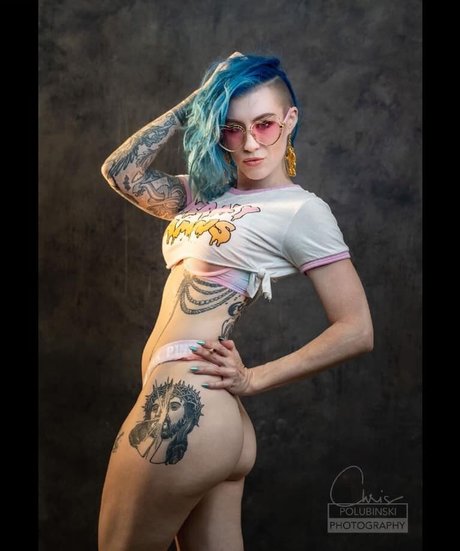 lesbian fingering onlyfans pornos gallery