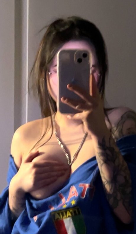 female popular onlyfans free sexy image