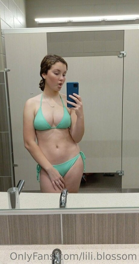 lili blossom model pornographic image