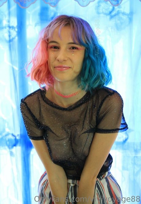 vivivoyage88 naked model pic