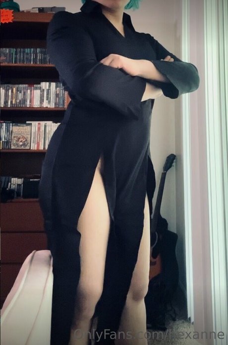 Hexanne art model picture