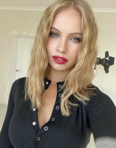 trans girl onlyfans best picture