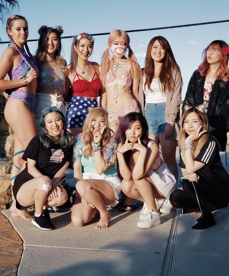 Starsmitten nice model image