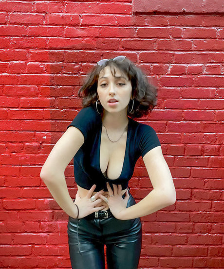 Anuhea Nihipali perfect model image