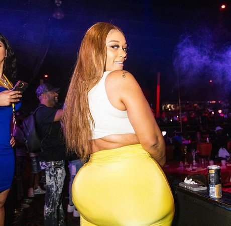 Nunu Nellz hot actress photo