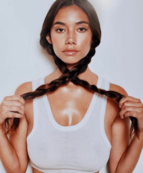 Desiree Flores beautiful star picture