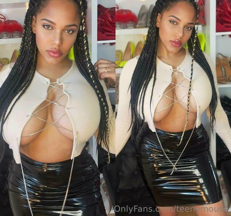 TeenyMouse star nude pic